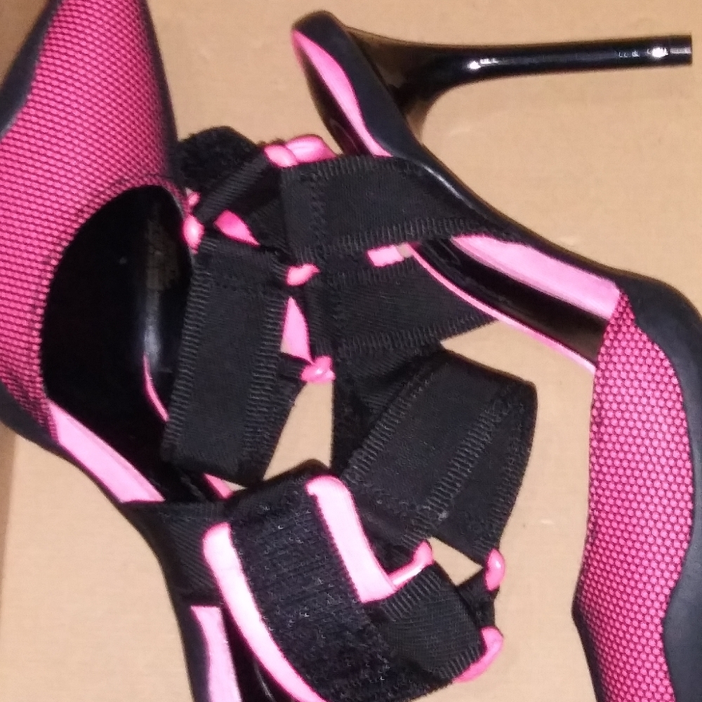 Heel - Picture 2 of 2